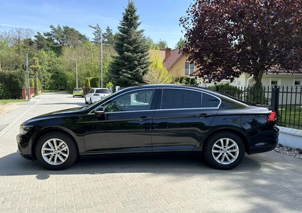 Volkswagen Passat cena 74899 przebieg: 168000, rok produkcji 2020 z Opatów małe 667